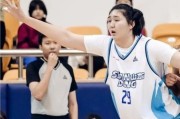 18岁2米26中锋打出巨星水平！7分46秒，12投9中 轰19分10板